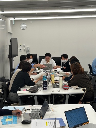 討論している様子