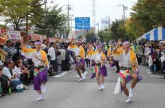 市民まつりの阿波踊りの写真