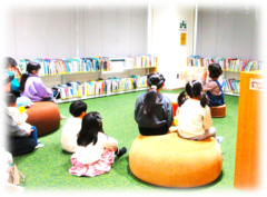 りらーと八幡図書館おはなしのへやの写真