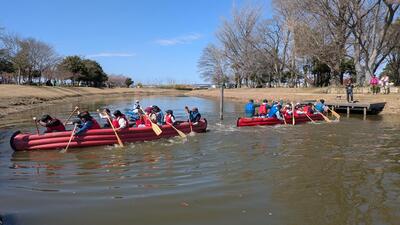 Eボートによる水上綱引き大会観戦