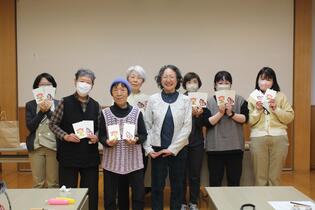 講師の中村道子さんと参加された皆さん